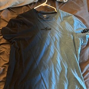 Hollister Men's Blue T-Shirt